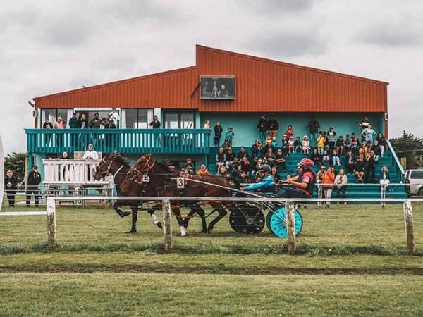 Chatham Islands Horse Racing